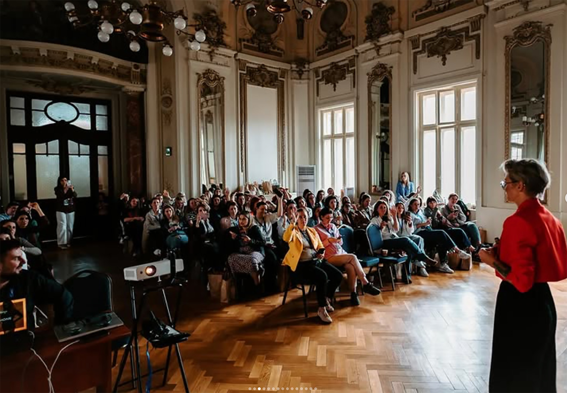 Marta Ponsko uczy fotografii na konferencji newborn summit w Bukareszcie